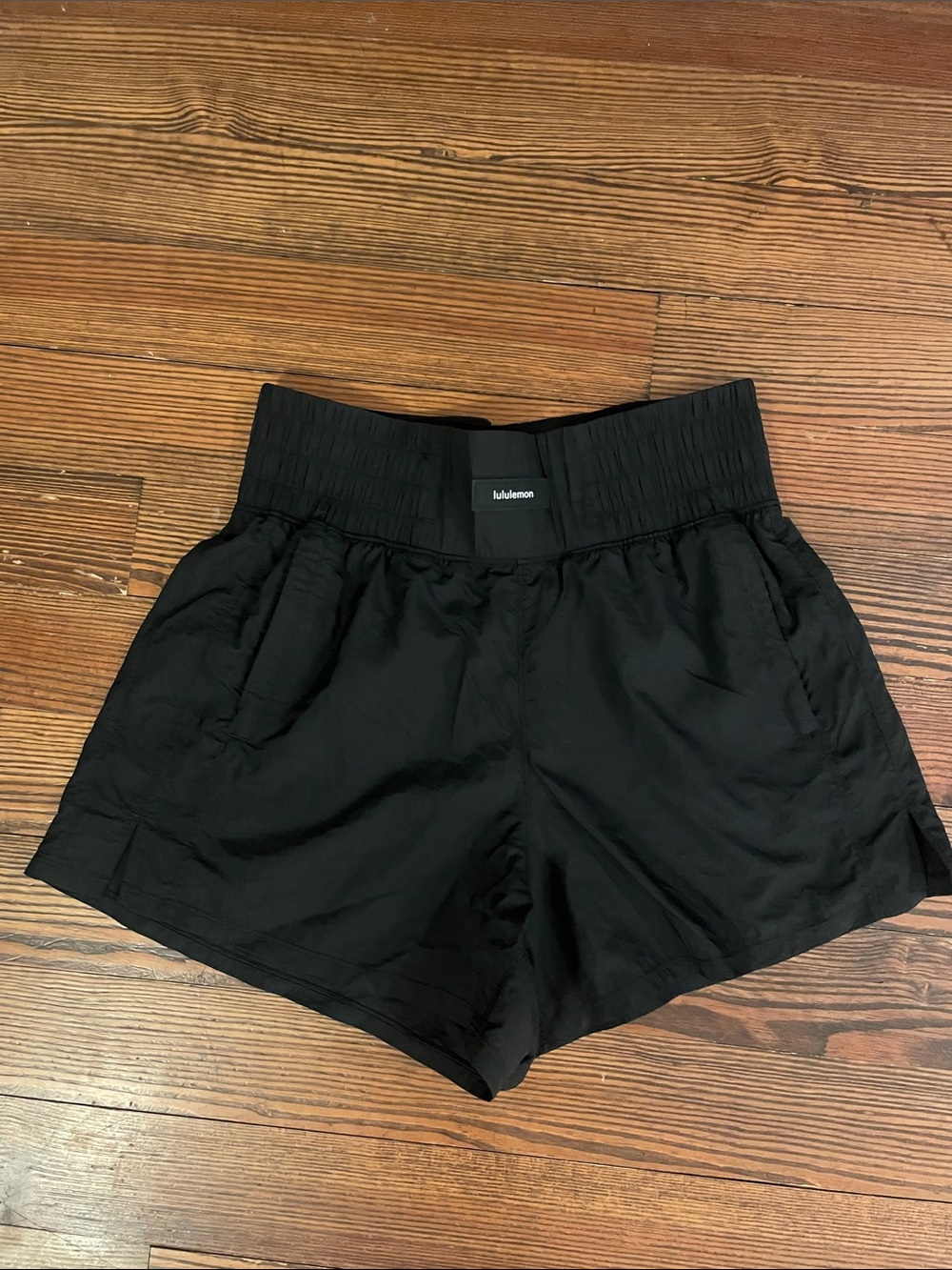 Lululemon | Women's black Lightweight Super-High-Rise Training Short 4"-Size 8